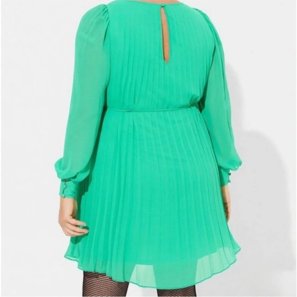 Torrid Vibrant Green Long Sleeve Dress Easter spring pleated midi size 12 - Picture 2 of 16